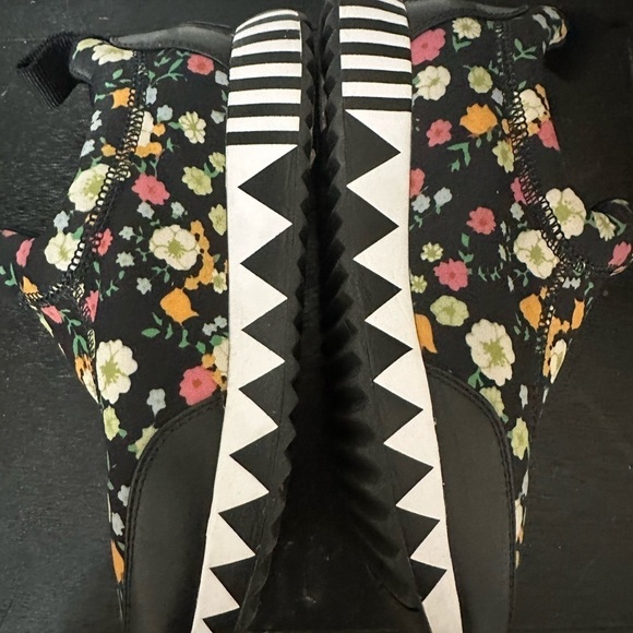 Authentic Tory Burch Black and Floral Women’s Sneakers Size 7 EUC - Picture 7 of 7